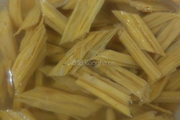 蚝油烩腐竹的做法图解2
