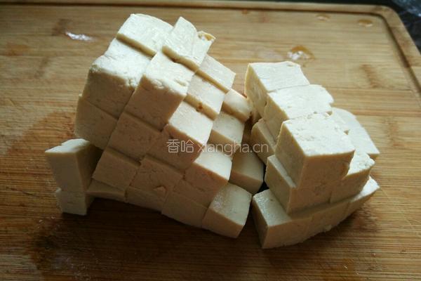 肉片皮蛋炖豆腐的做法图解1