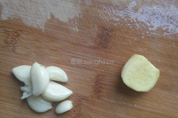 土豆烧鸡的做法图解1