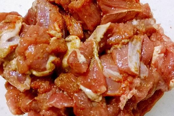 孜然羊肉粒的做法图解3