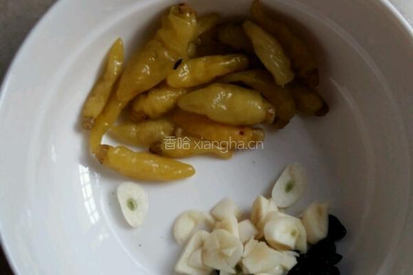 下饭菜泡椒炒肉的做法图解2