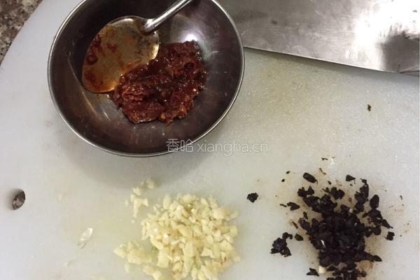腊肉蒸南瓜的做法图解3