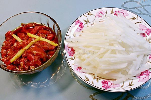 萝卜丝炒牛肉丝的做法图解1