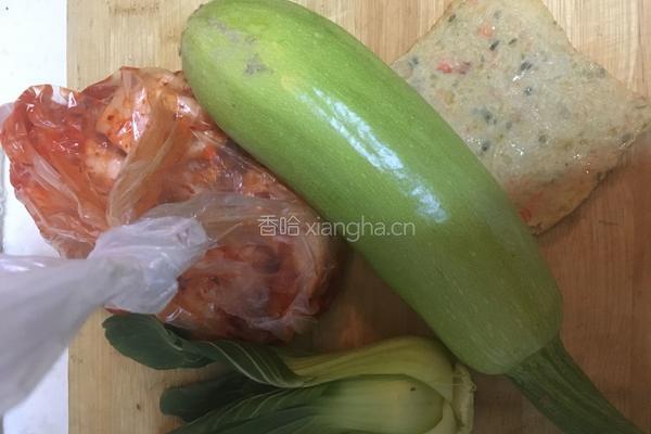 韩式明太鱼泡菜汤的做法图解1