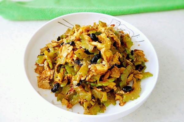苦瓜炒鸡蛋的做法图解7
