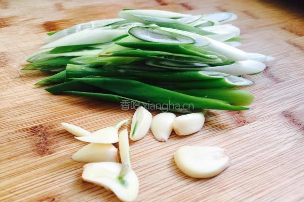 木耳大葱炒蛋的做法图解3