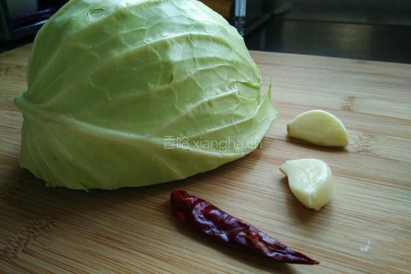素炒包菜的做法图解1