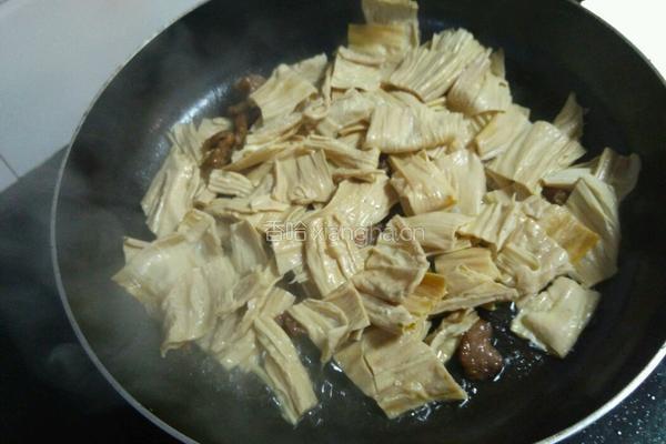 腐竹炒肉片的做法图解7