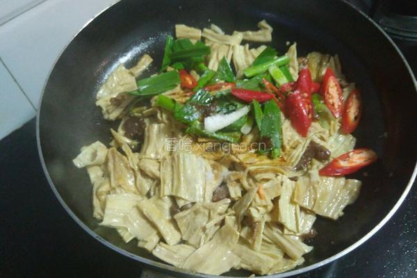 腐竹炒肉片的做法图解8