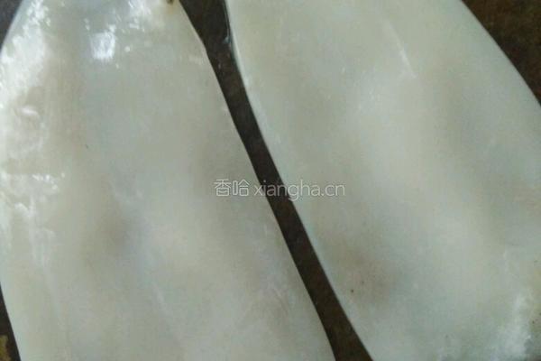鲜鱿炒芹菜的做法图解4
