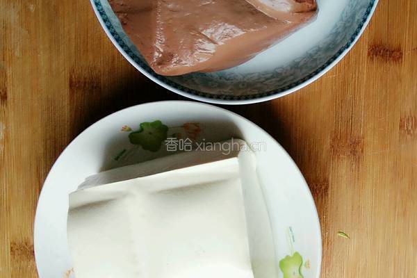 麻辣鸭血豆腐的做法图解1