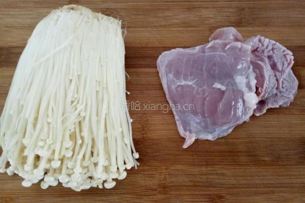 剁椒炒肉金针菇的做法图解1