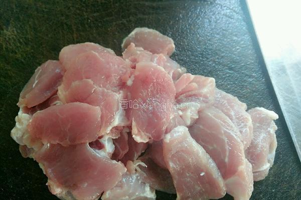 西兰花炒肉片的做法图解1