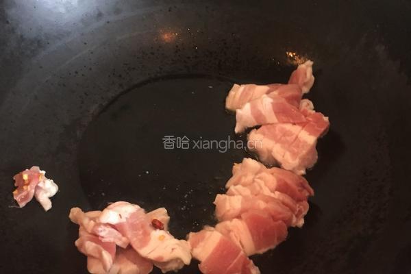 五花肉炒芹菜的做法图解2