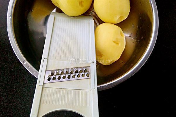 土豆丝饼的做法图解1