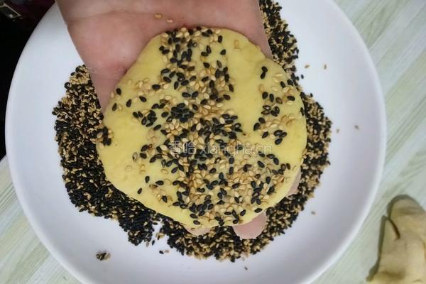 香甜地瓜芝麻饼的做法图解8