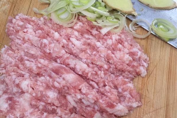 烟熏肉卷豆腐的做法图解2