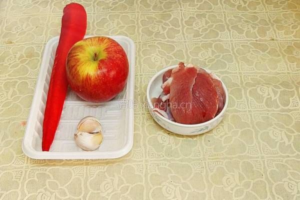 炒苹果丝的做法图解1