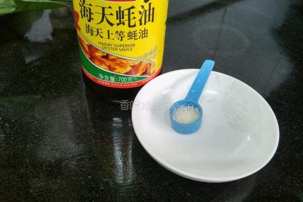 坚果仁菠菜的做法图解2