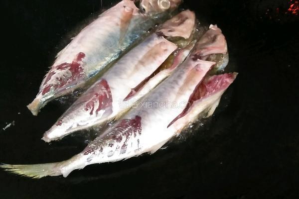 海鱼焖萝卜干的做法图解2