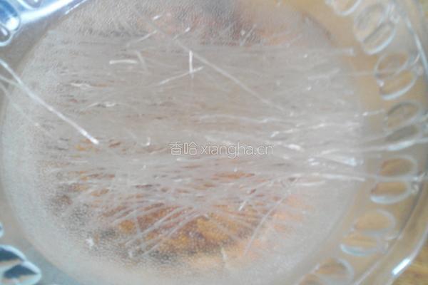 豆芽炒粉条的做法图解3