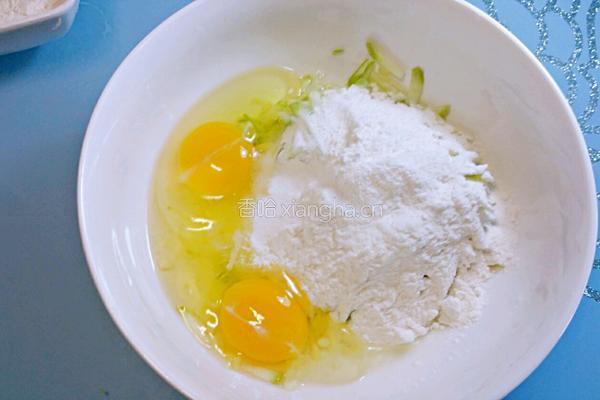 西葫芦鸡蛋饼的做法图解3