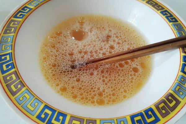 洋葱瘦肉鸡蛋羹的做法图解2