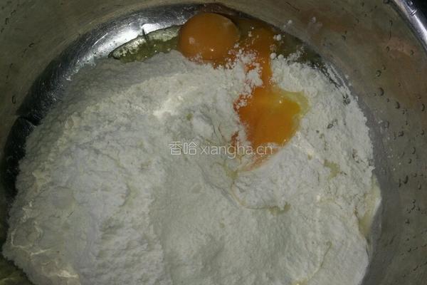 手擀鸡蛋面的做法图解1