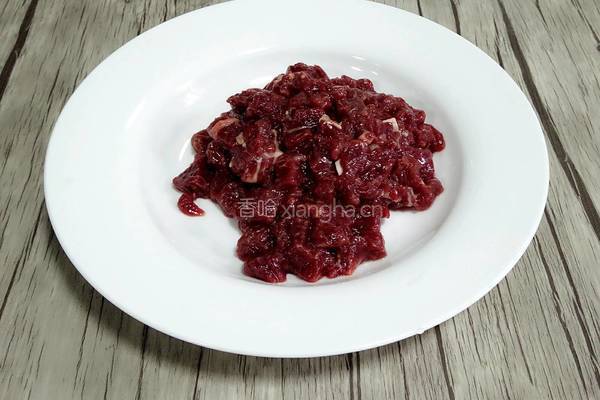 鲜豌豆牛肉粒的做法图解2