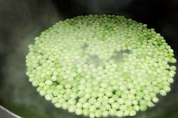 鲜豌豆牛肉粒的做法图解3