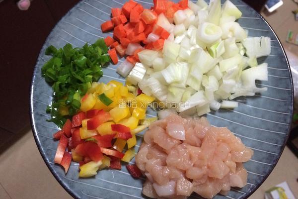 鸡丁炒饭的做法图解1
