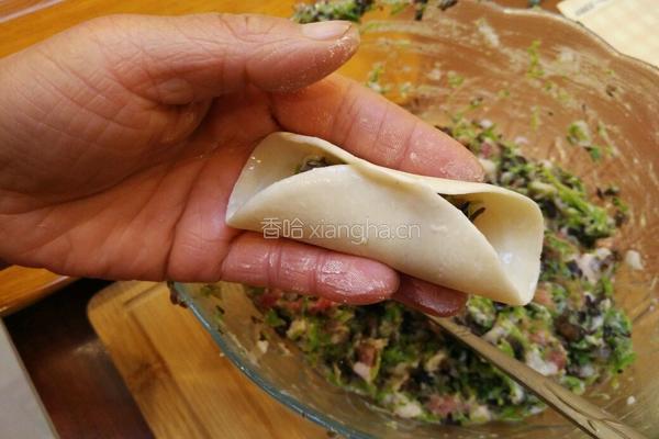 月牙饺子包法的做法图解3