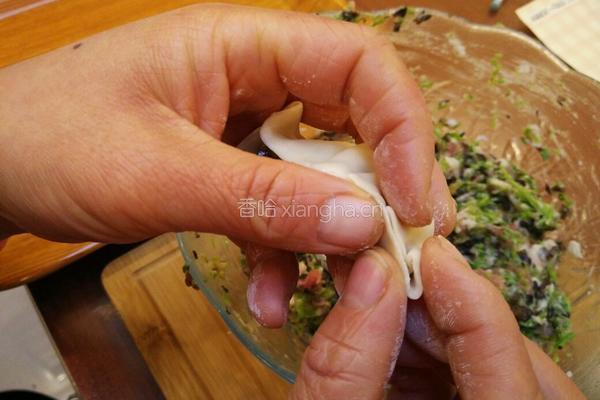 月牙饺子包法的做法图解7