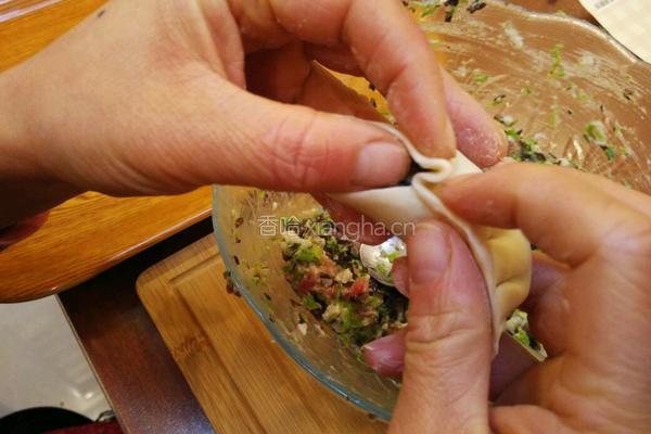 月牙饺子包法的做法图解9