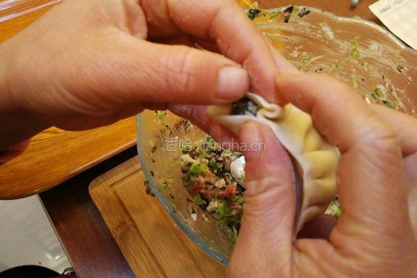 月牙饺子包法的做法图解11