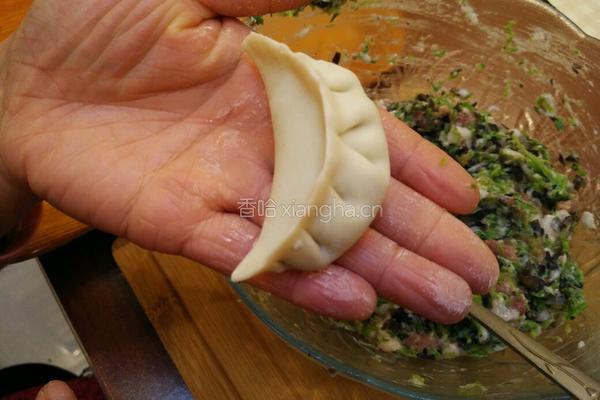 月牙饺子包法的做法图解17