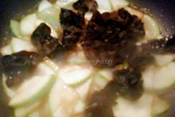 西葫芦木耳炒鸡蛋的做法图解6