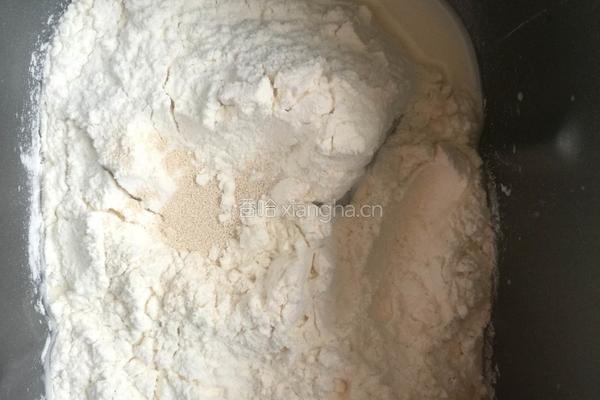 炼乳小面包的做法图解2