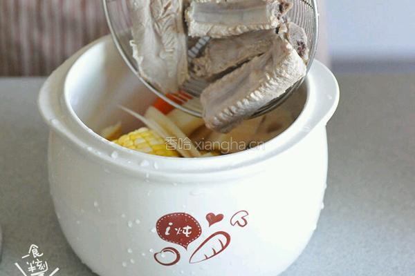 莲藕排骨汤的做法图解4