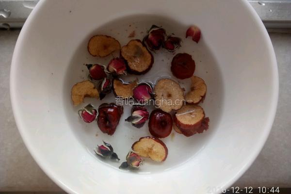 红枣玫瑰茶的做法图解2