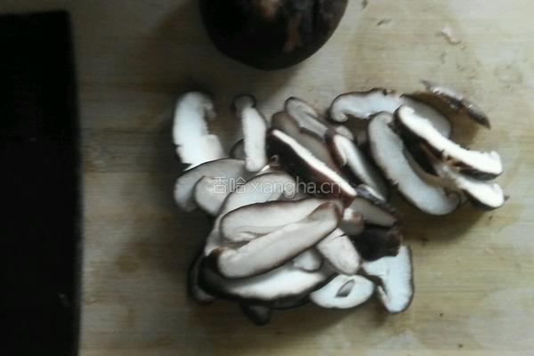 青椒炒香菇的做法图解2