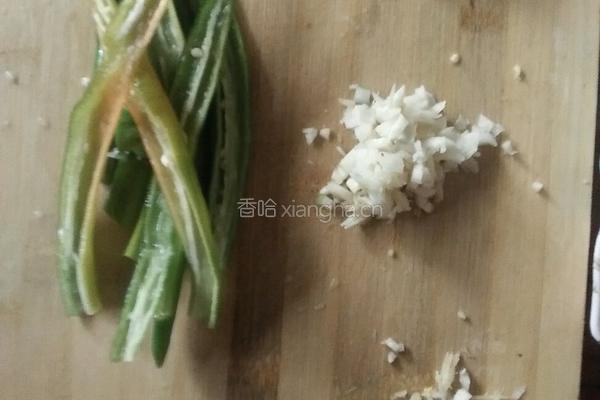 青椒炒香菇的做法图解4