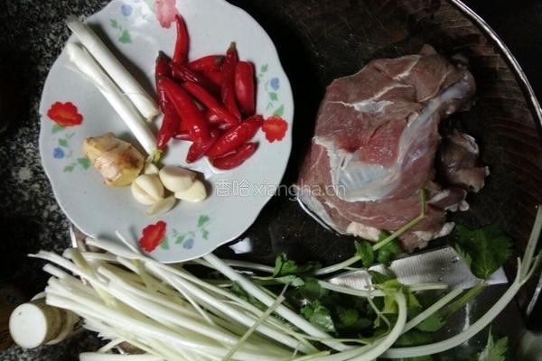芹菜炒牛肉的做法图解1