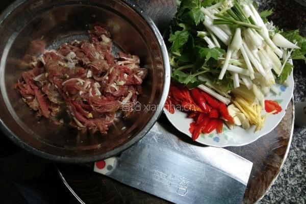 芹菜炒牛肉的做法图解2