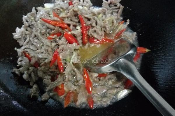 芹菜炒牛肉的做法图解5