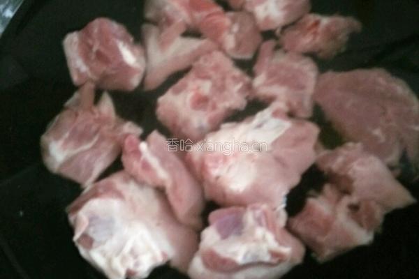 玉米胡萝卜猪骨汤的做法图解3