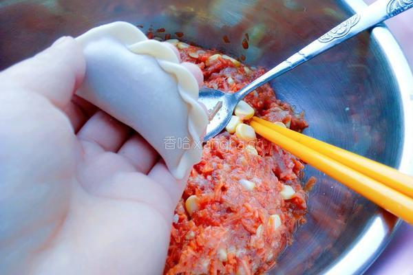 玉米胡萝卜猪肉饺子的做法图解9