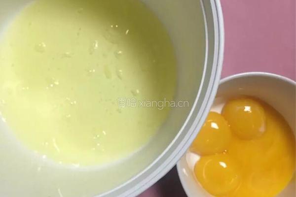 蜜豆糯米蒸蛋糕的做法图解2