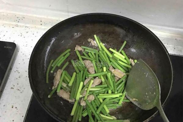 蒜台炒肉的做法图解4