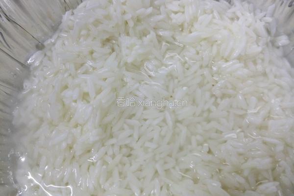 腊味煲仔饭的做法图解1